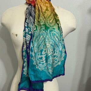 Elegant Paisley Gradient Scarf
